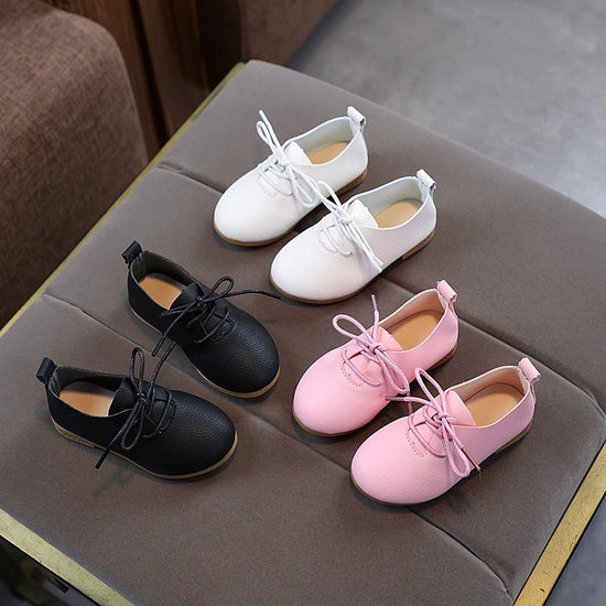 Einfarbige Schnürschuhe aus Leder für Kinder