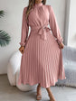 Langes Kleid mit langen Ärmeln und hoher Taille
