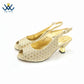 Damenschuhe passende Tasche in Goldfarbe im klassischen Stil