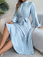 Langes Kleid mit langen Ärmeln und hoher Taille