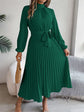 Langes Kleid mit langen Ärmeln und hoher Taille