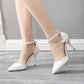 Weißer High Heel-Schuh mit Schleife