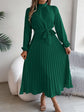 Langes Kleid mit langen Ärmeln und hoher Taille