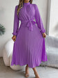Langes Kleid mit langen Ärmeln und hoher Taille